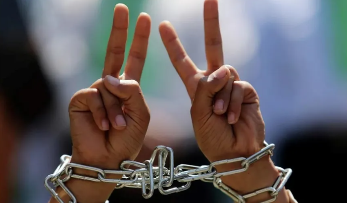 حماس تسلم قوائم الأسرى الفلسطينيين للوسطاء