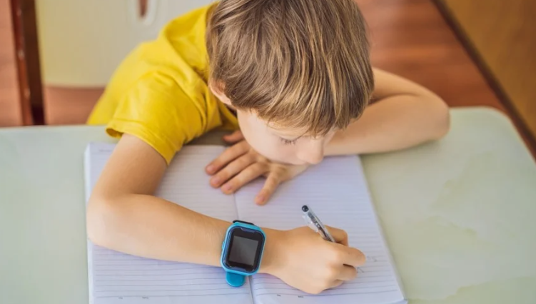 تتنبأ بها قبل حدوثها وتعالجها ..  ساعة ذكية "سحرية" لإيقاف نوبات غضب الأطفال