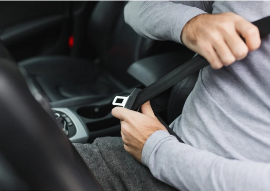 أسباب وحلول مشكلة حزام الأمان الذي لا يرجع لمكانه