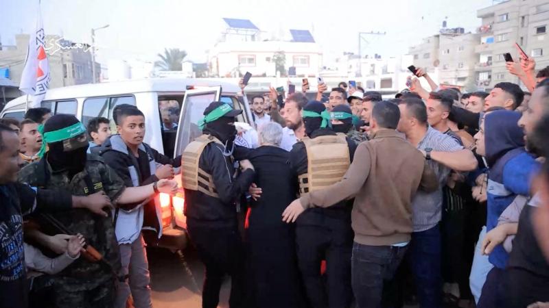 الحكومة "الإسرائيلية": إطلاق سراح المحتجزين سيبدأ صباح الاثنين