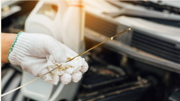 لماذا اختفت عصا قياس زيت ناقل الحركة من السيارات الجديدة؟