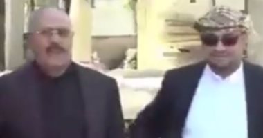 بالفيديو ..  آخر ظهور لـ"علي عبدالله صالح" قبل مقتله بساعات وهو يقول لمرافقيه "لا تخافوا"