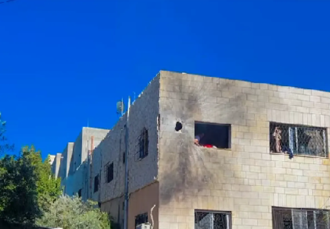 بالفيديو ..  الأمن العام: إصابة 3 أشخاص بسقوط جسم على منزل في إربد وحالتهم العامة حسنة