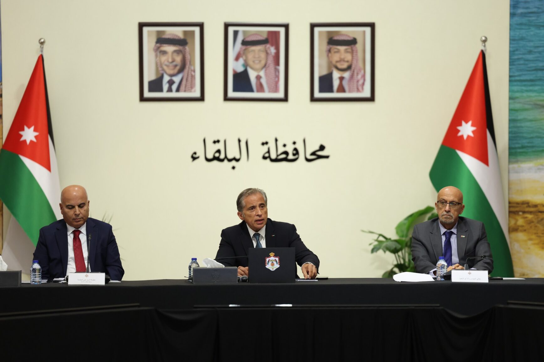 رئيس الوزراء: لم يقم أحد بدور وجهد في حث المجتمع الدولي كما قام جلالة الملك