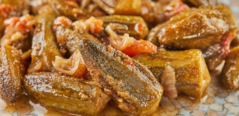كم مدة طبخ البامية؟ السرّ الذهبي لقوام مثالي على سفرة رمضان