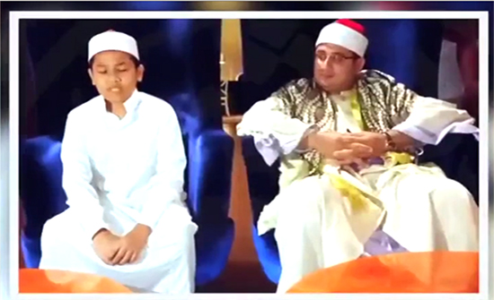 فيديو : "طفل معجزة" يتلو القرآن في إندونيسيا
