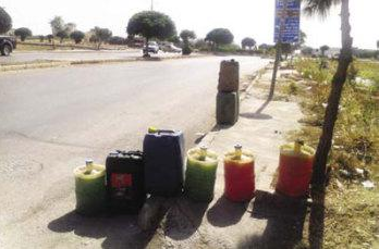 إلقاء القبض على 27 مواطن تورطوا ببيع البنزين المهرب وإزالة 83 بسطة وكشك 