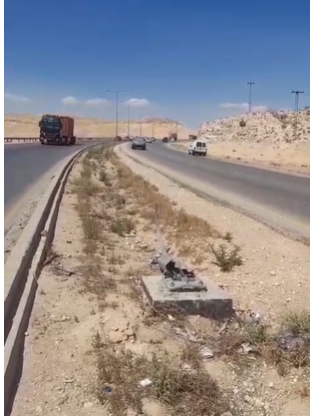 بالفيديو ..  مطالبات بمعالجة نقطة مرورية خطرة قرب الجامعة الهاشمية بعد تكرار الحوادث