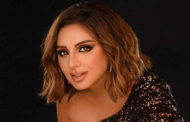 أنغام تبكي على الهواء بسبب شيرين ..  ما القصة؟ 