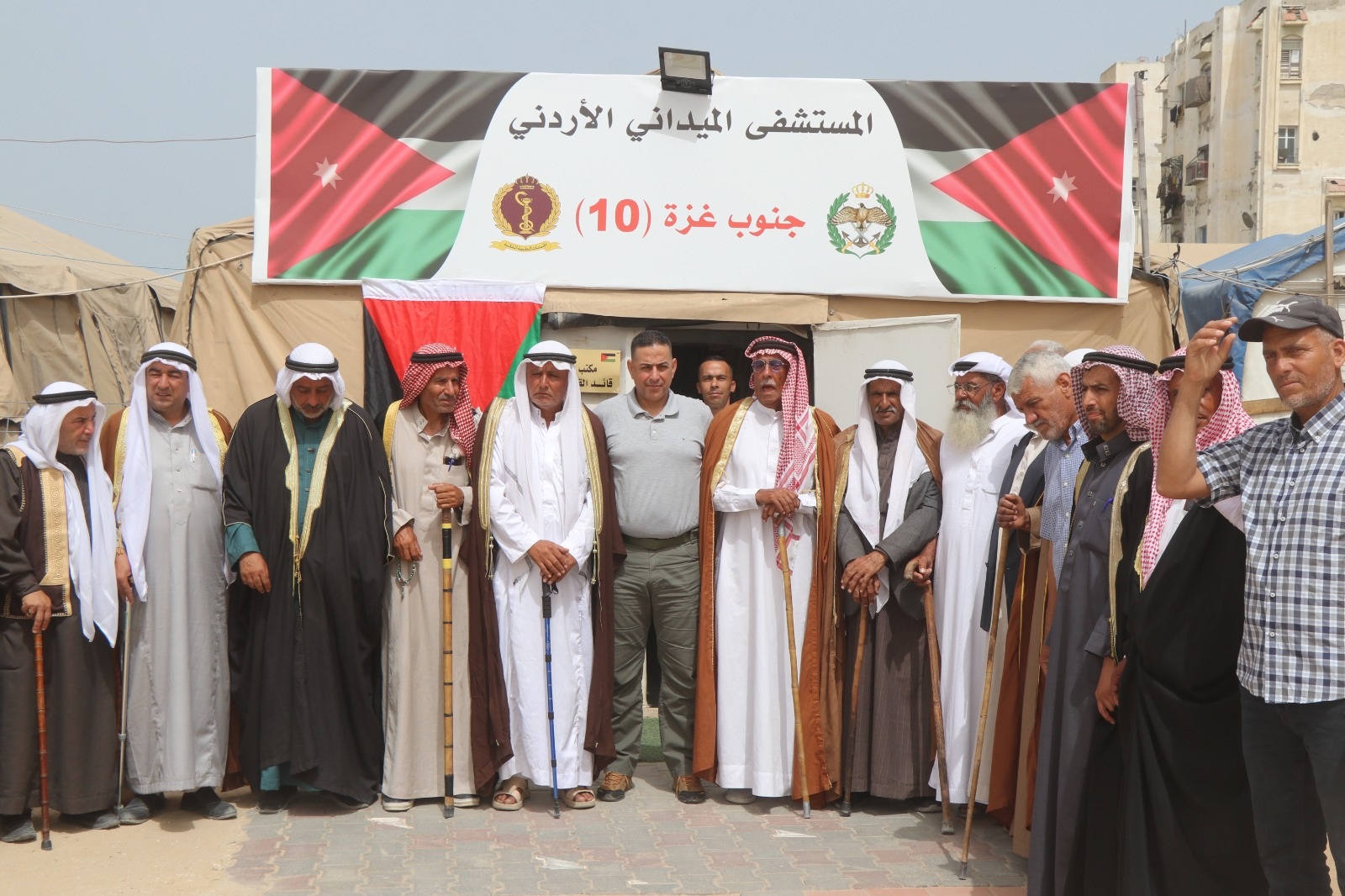 وجهاء خان يونس ورفح يزورون المستشفى الميداني الأردني جنوب غزة 10