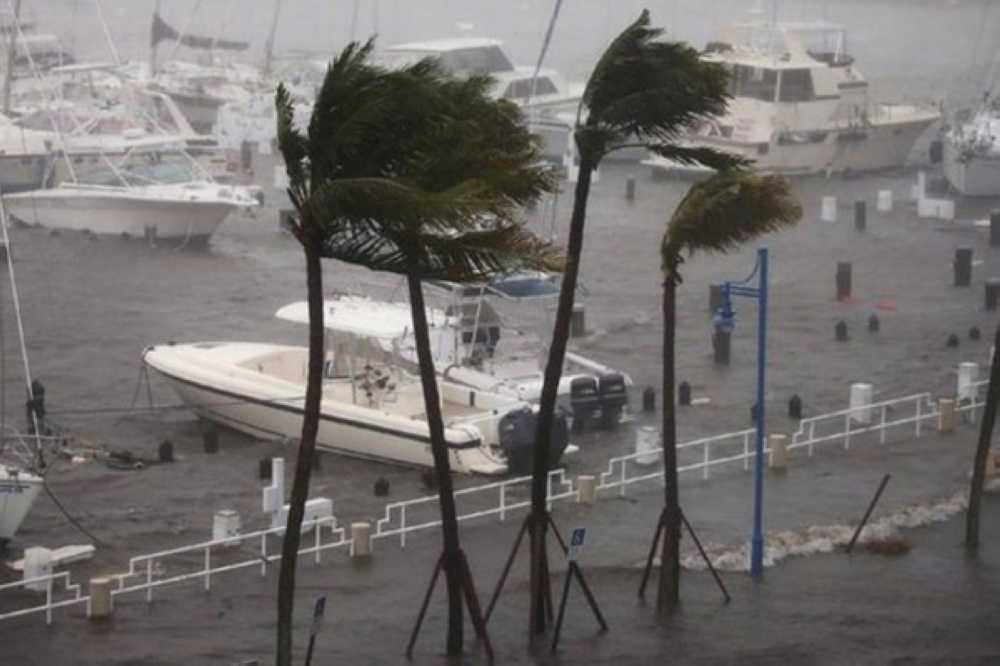 الاعصار "نايت" يصل الى الولايات المتحدة بعد مقتل 31 في امريكا الوسطى ..  والسلطات تُخلي الساحل وتفرض حظر تجول