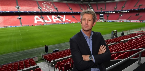 حارس مرمى هولندا السابق فان دير سار في العناية المركزة