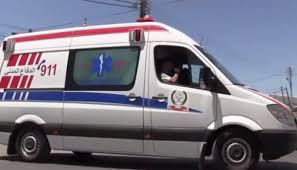 شاب يعتدي بالضرب على سائق سيارة اسعاف دفاع مدني أثناء نقل حالة طارئة للمستشفى في اربد