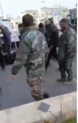 بالفيديو ..  القبض على العشرات من فلول النظام السوري في الساحل السوري