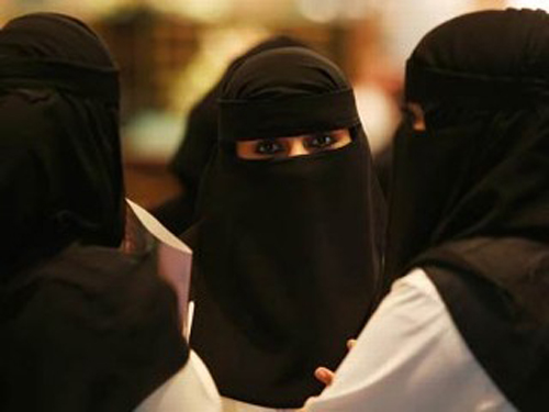 بثلاثة ملايين  ..  ينصب على خليجية ليتزوج راقصة مصرية 
