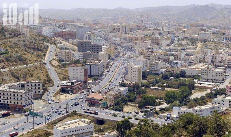 الباحة ..  إصابات في حادث حافلة تقلّ طالبات بطريق المندق