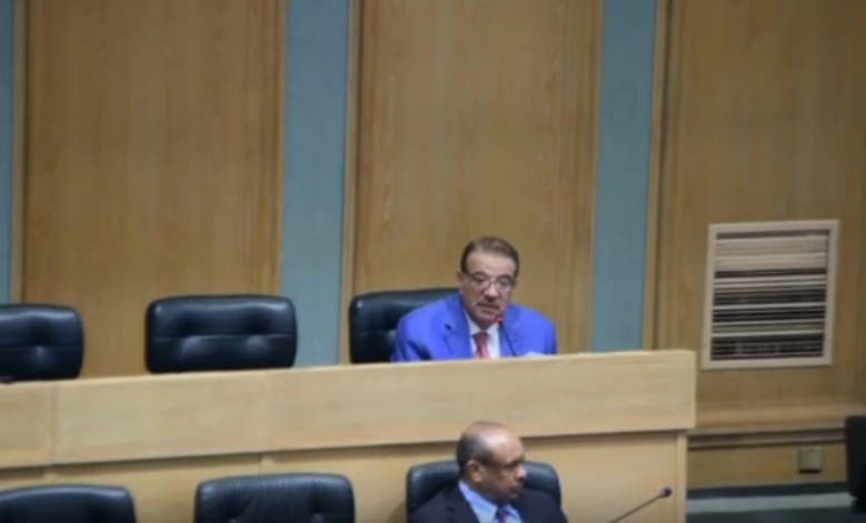بالفيديو ..  النائب الدغمي:زوجة رئيس وزراء أسبق أخرجت 5 مليون دولار على طائرة للملكية