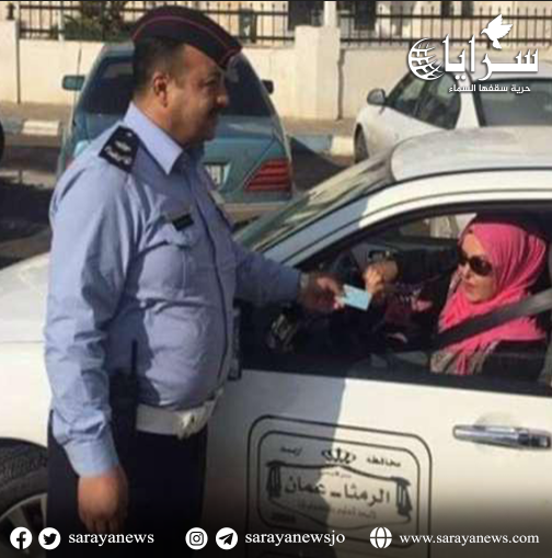 مواطنة أردنية تتحدى ثقافة العيب وتعمل سائق سرفيس على خط الرمثا - عمّان لتعيل اسرتها