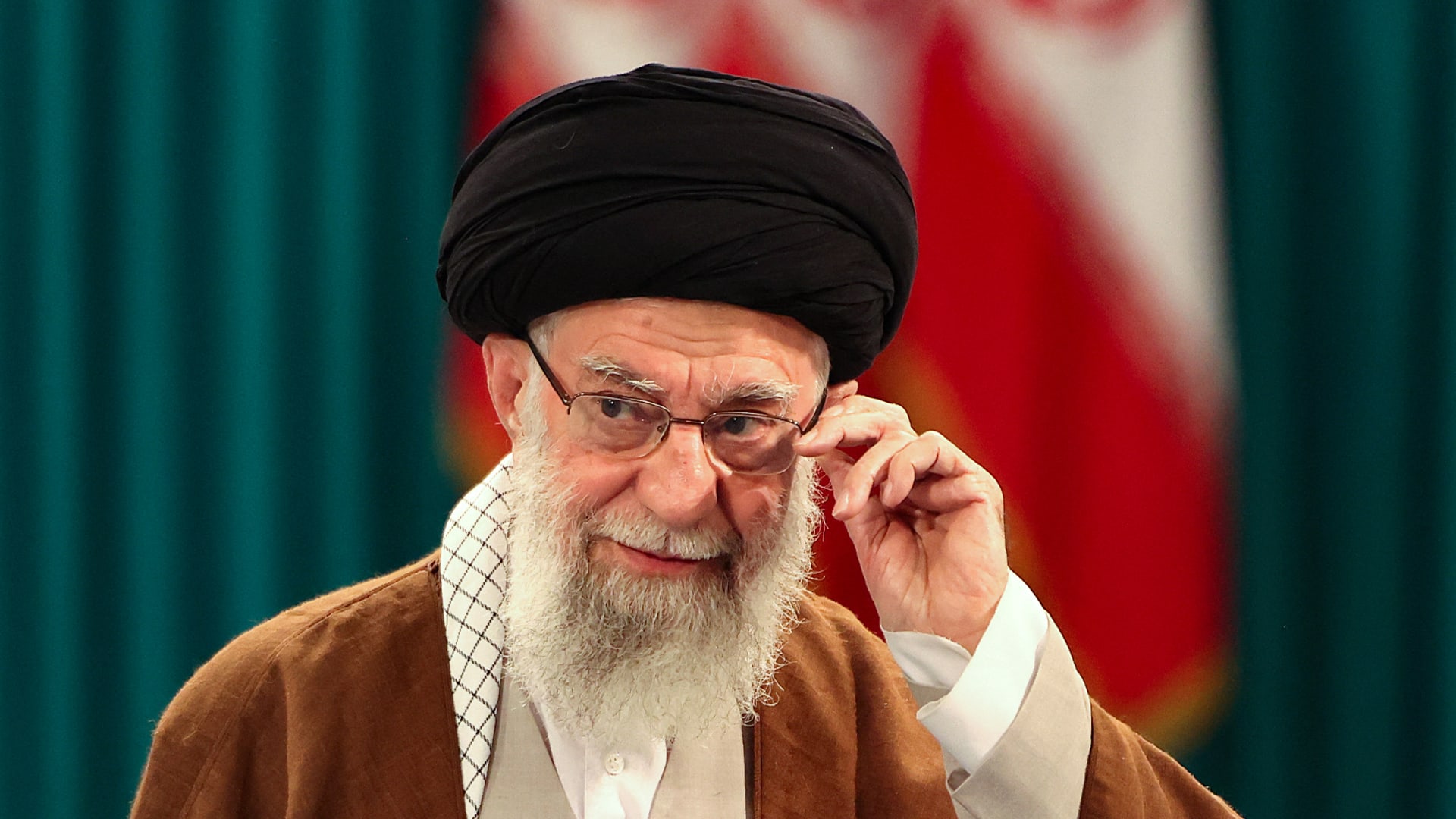"تل أبيب" تسعد لمفاجأة طهران بعد تحذير اغتيال خامنئي