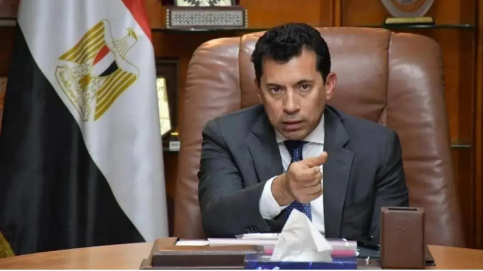 وفاة سبّاح مصري ..  ووزير الرياضة يحيل القضية إلى النيابة
