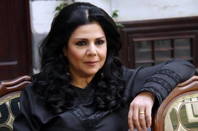 بالصور  .. عائلة صباح الجزائري وابنتها المعتزلة