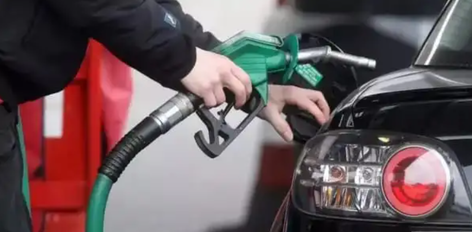 ماسبب رائحة الوقود داخل السيارة ؟