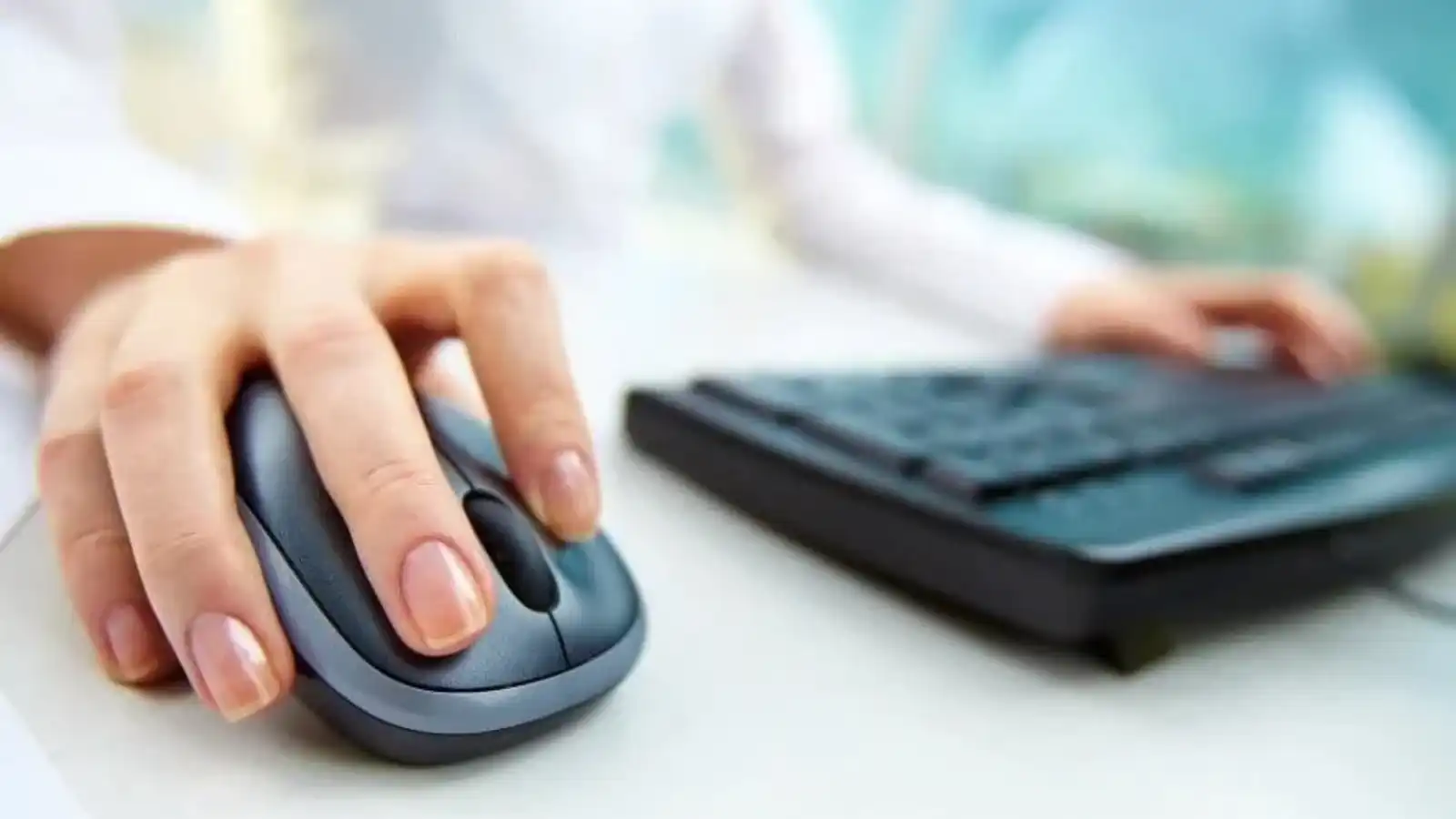 معلومات غير مرئية ترافقك مع كل نقرة على الإنترنت 