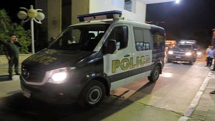 جريمة مؤلمة  .. مقتل طفلة امام منزل ذويها من قبل مطلوب خطير  .. فيديو 