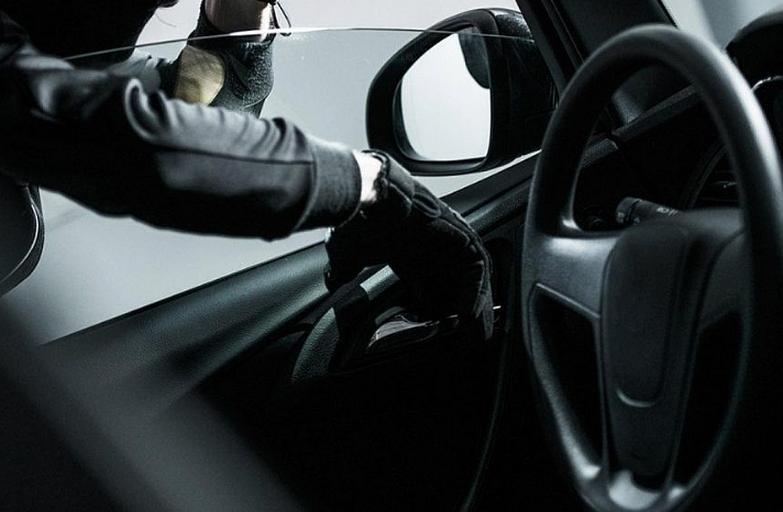 الكويت  ..  مجهول سرق مركبة تركها السائق بوضعية تشغيل