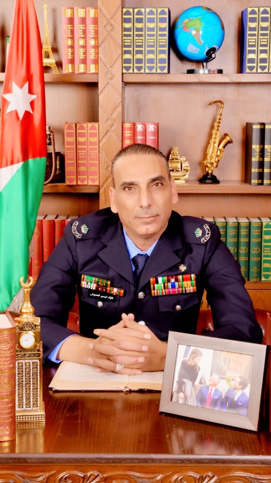 عماد الشعلان يهنئ الرائد فؤاد العموش بمناسبة ترفيعه