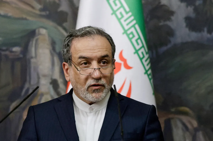 وزير الخارجية الإيراني: سنرد بكل السُبل على الهجوم الأميركي 