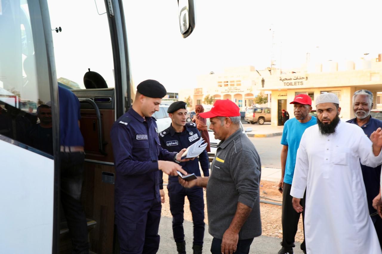 مركز حدود العمري يسهل عبور حجاج بيت الله الحرام