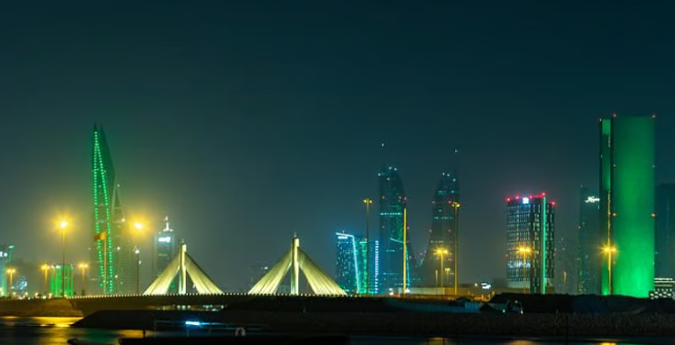 البحرين تزدان باللون الأخضر احتفاءً باليوم الوطني الـ 95