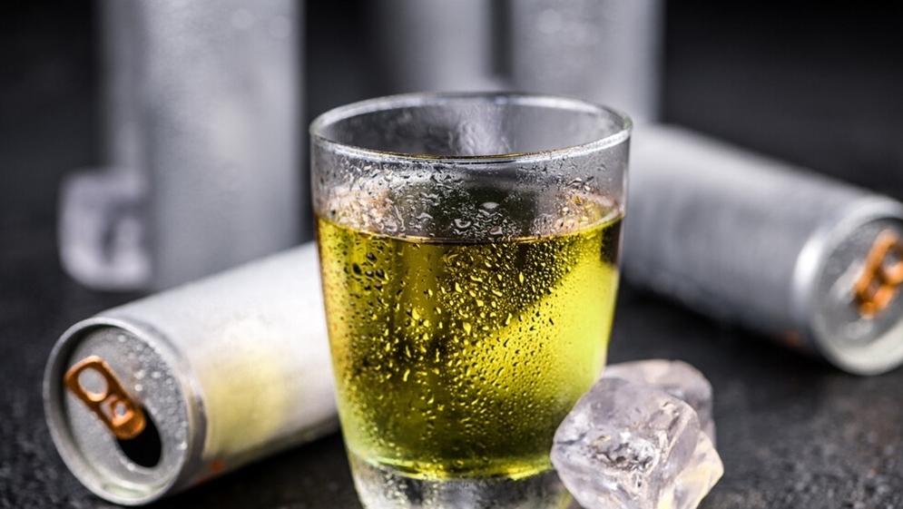 مخاطر عديدة لمشروبات الطاقة على صحة المراهقين ..  تعرفوا عليها