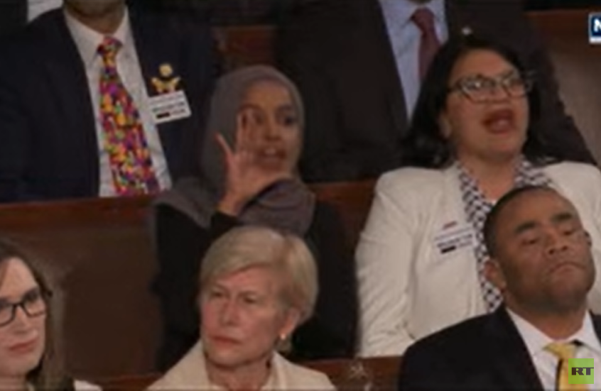 بالفيديو ..  إلهان عمر ورشيدة طليب تصرخان في وجه ترامب "كاذب وقاتل"!