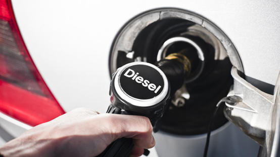 الاتحاد الأوروبي يقرر حظر سيارات البنزين والديزل بحلول 2035