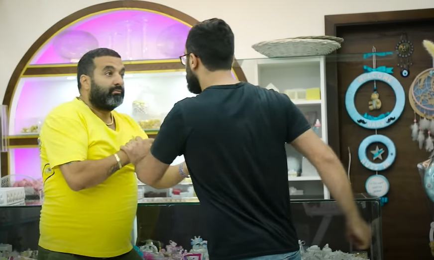 الكاميرا الخفيه: عمل خير على حساب غيرو