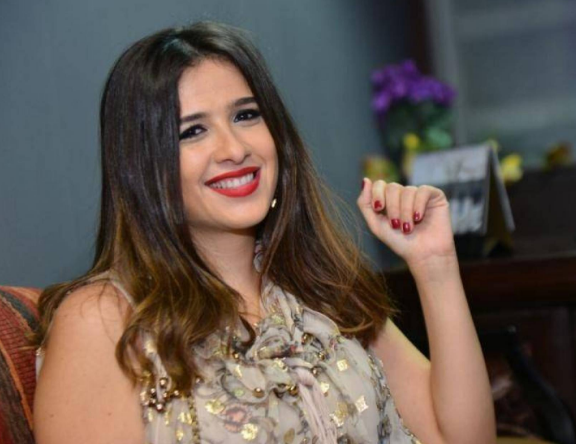 ياسمين عبد العزيز تنشر أول صورة لابنها ..  والجمهور مصدوم!