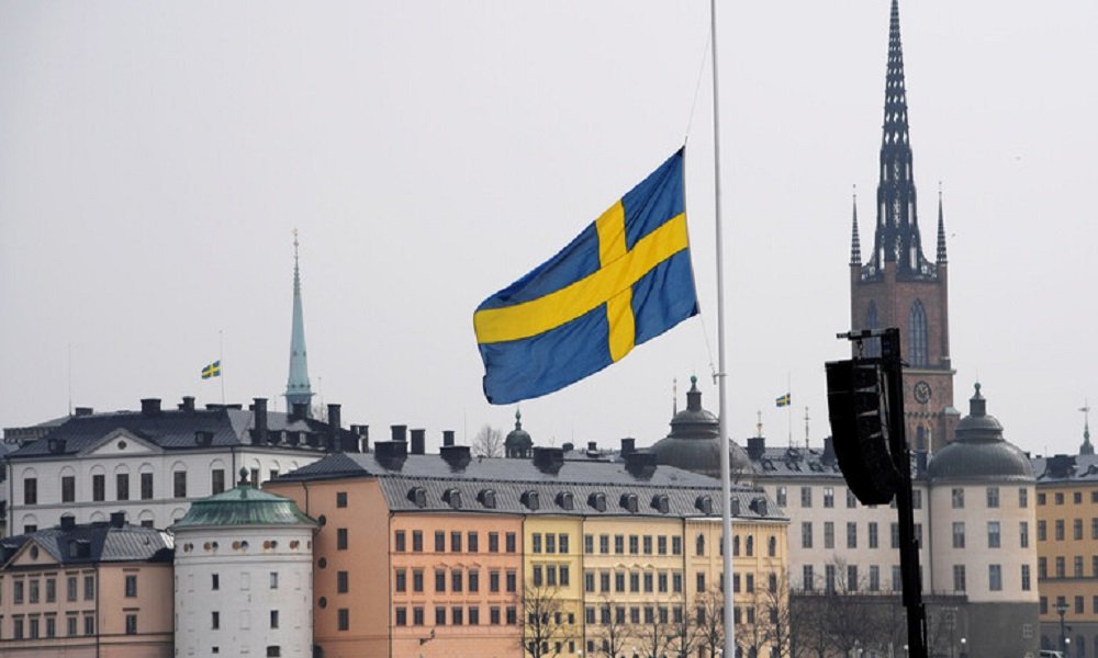 سياسي سويدي يقترح حرق 100 نسخة قرآن أُخرى