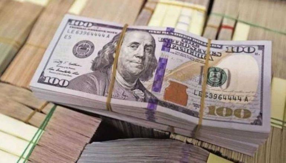الشلل يضرب الدولار في السوق السوداء ..  إجراءات "صارمة" من حكومة مصر