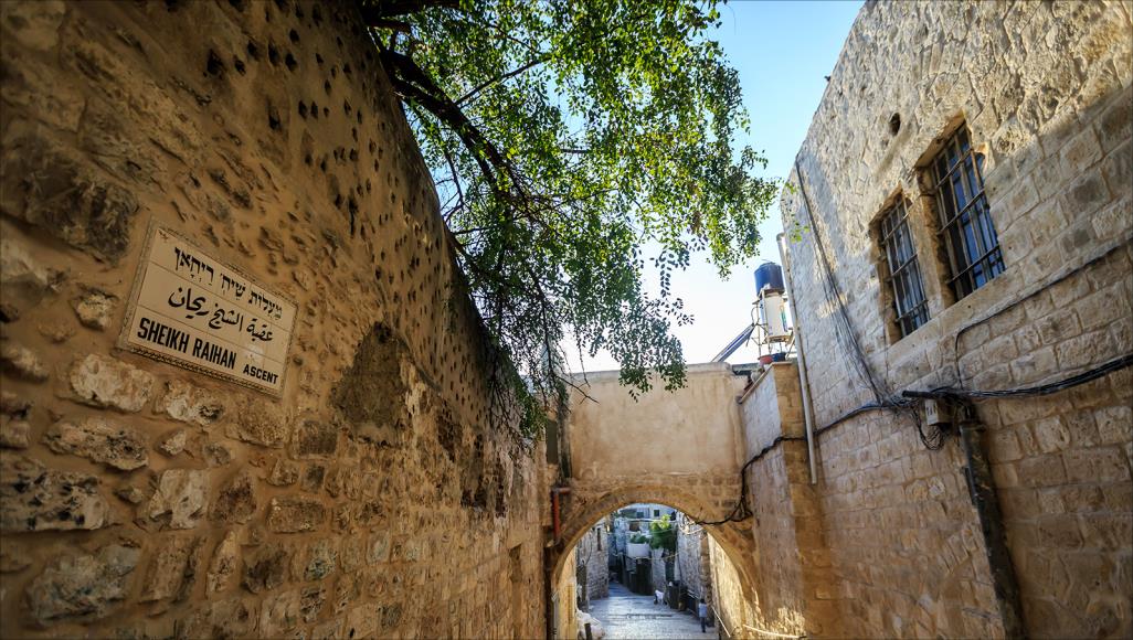 دعوات فلسطينية لإنقاذ البلدة القديمة في الخليل من جنود الاحتلال