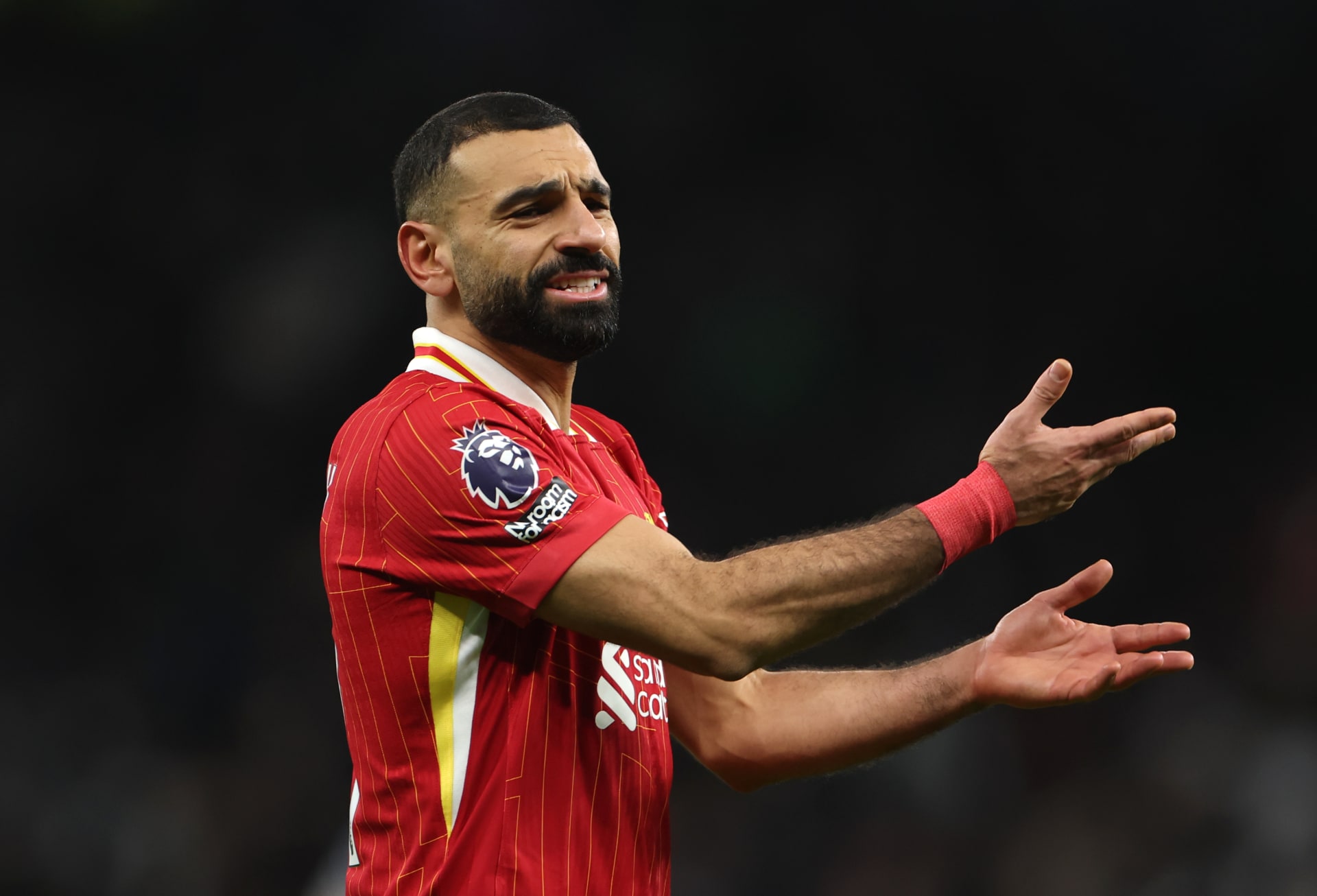 سيختار المقاولون العرب ..  ضياء السيد يثير جدلًا حول محمد صلاح  