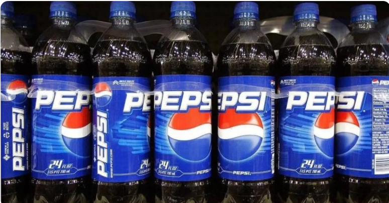 موقع ممول قطرياً: الإمارات ترحّل فلسطينياً بسبب زجاجة بيبسي