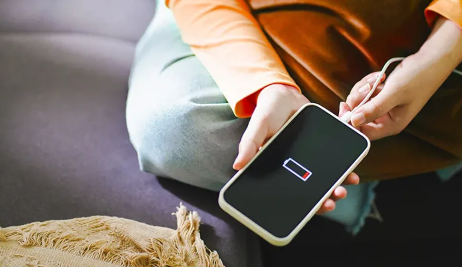 لماذا تفرغ بطاريات الهواتف بسرعة في أوقات الطوارئ؟