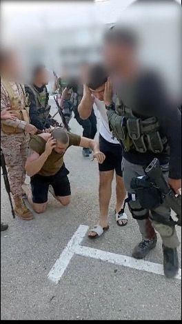 شاهد  ..  كتائب القسام تنشر فيديو لأسر عدد من الجنود الإسرائيليين