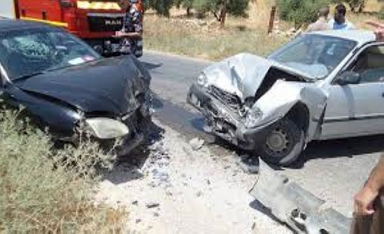 وفاة شخص و إصابة اثنين آخرين بحادث تصادم بين مركبتين في "جبل عمّان"