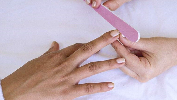 قبل أن يظهر المرض ..  جسدك يرسل إشارات من تحت أظافرك