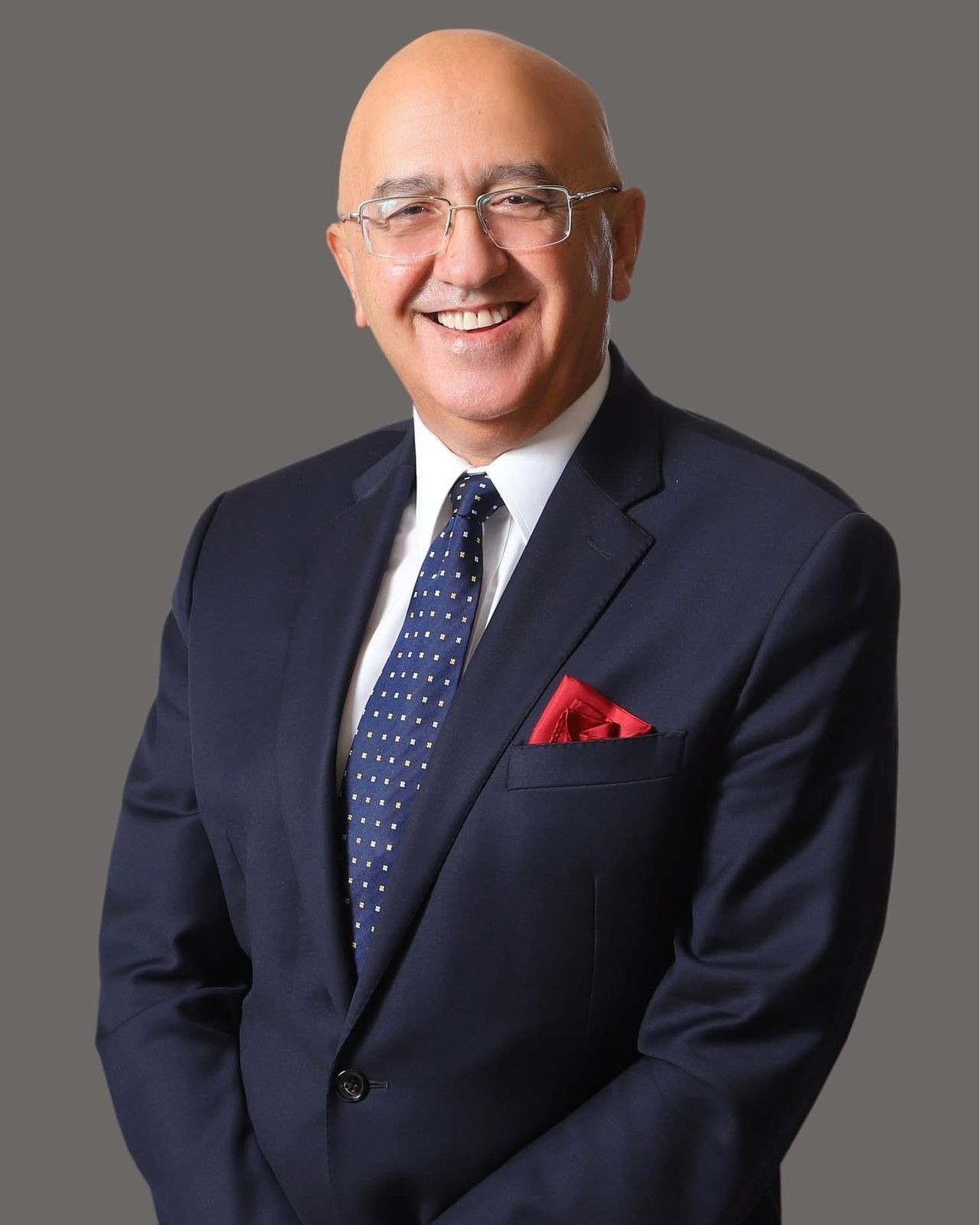 الجامعة الأميركية في مادبا تهنّئ المهندس عزّام نعمة شويحات بتجديد الثقة به رئيسًا لمجلس أمنائها