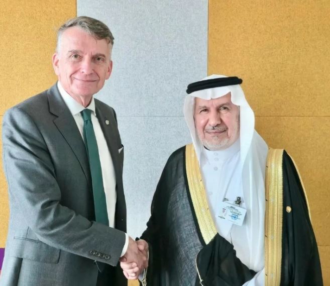 المشرف العام على مركز الملك سلمان للإغاثة يلتقي المفوض العام للأونروا