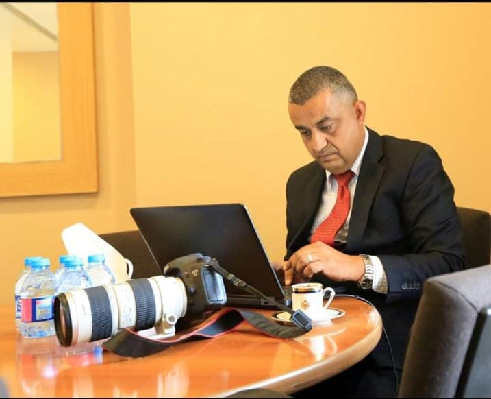 ابو عنقور يكتب: أيمن بيك… عينٌ تلتقط الوطن وتروي حكاياته في صمت